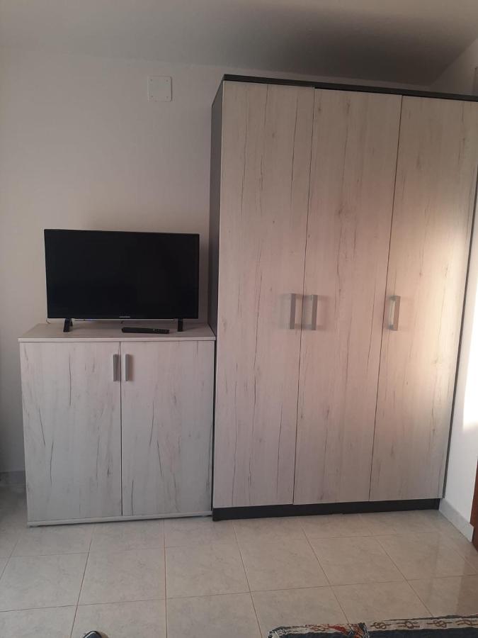 H&F Apartmani Vir Exteriör bild