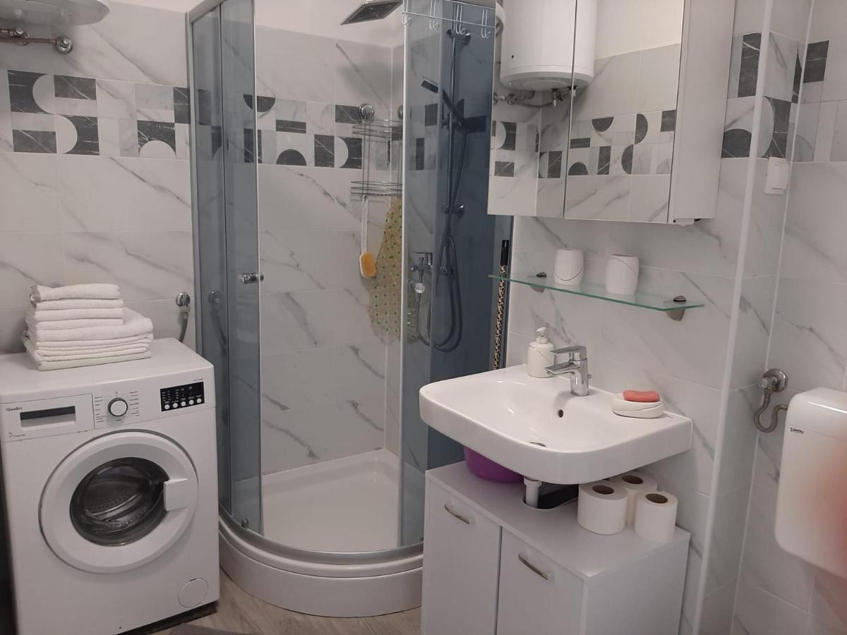 H&F Apartmani Vir Exteriör bild
