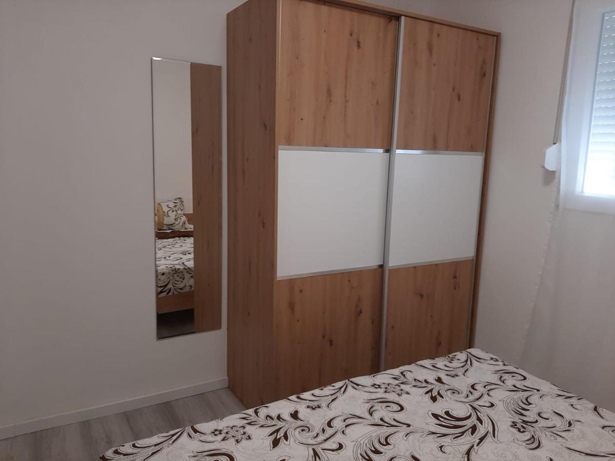 H&F Apartmani Vir Exteriör bild